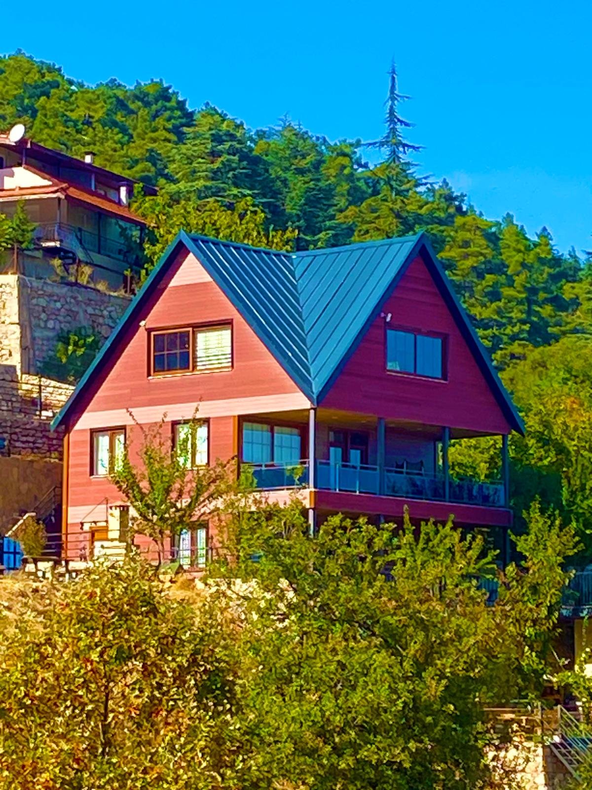 Renkli prefabrik konut görünümü